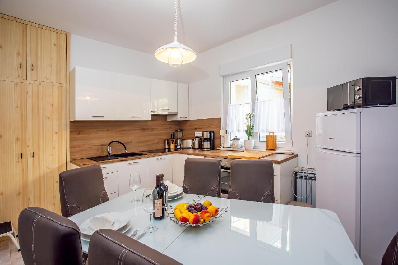 Apartments Adisa 오미스 외부 사진