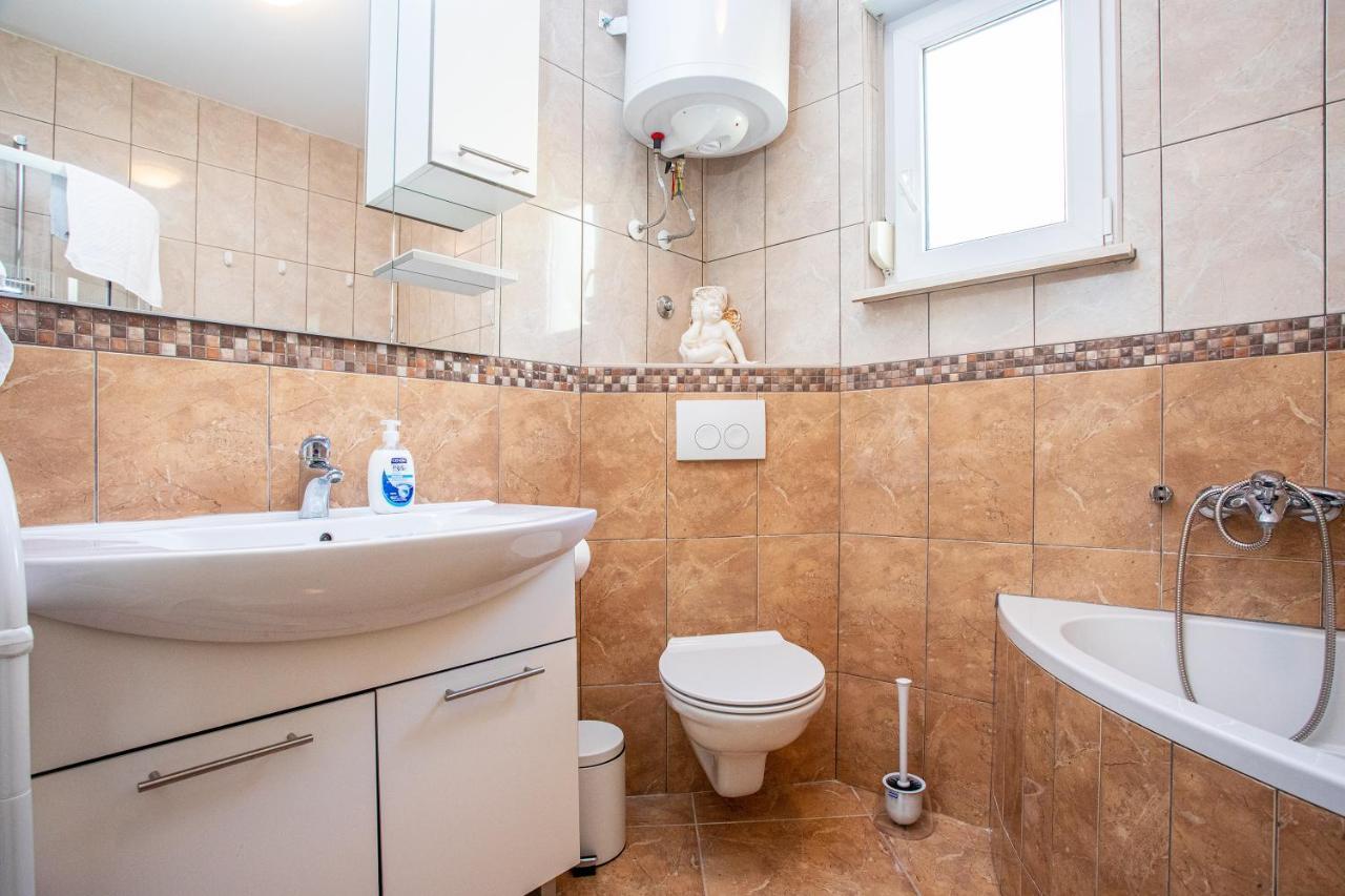Apartments Adisa 오미스 외부 사진