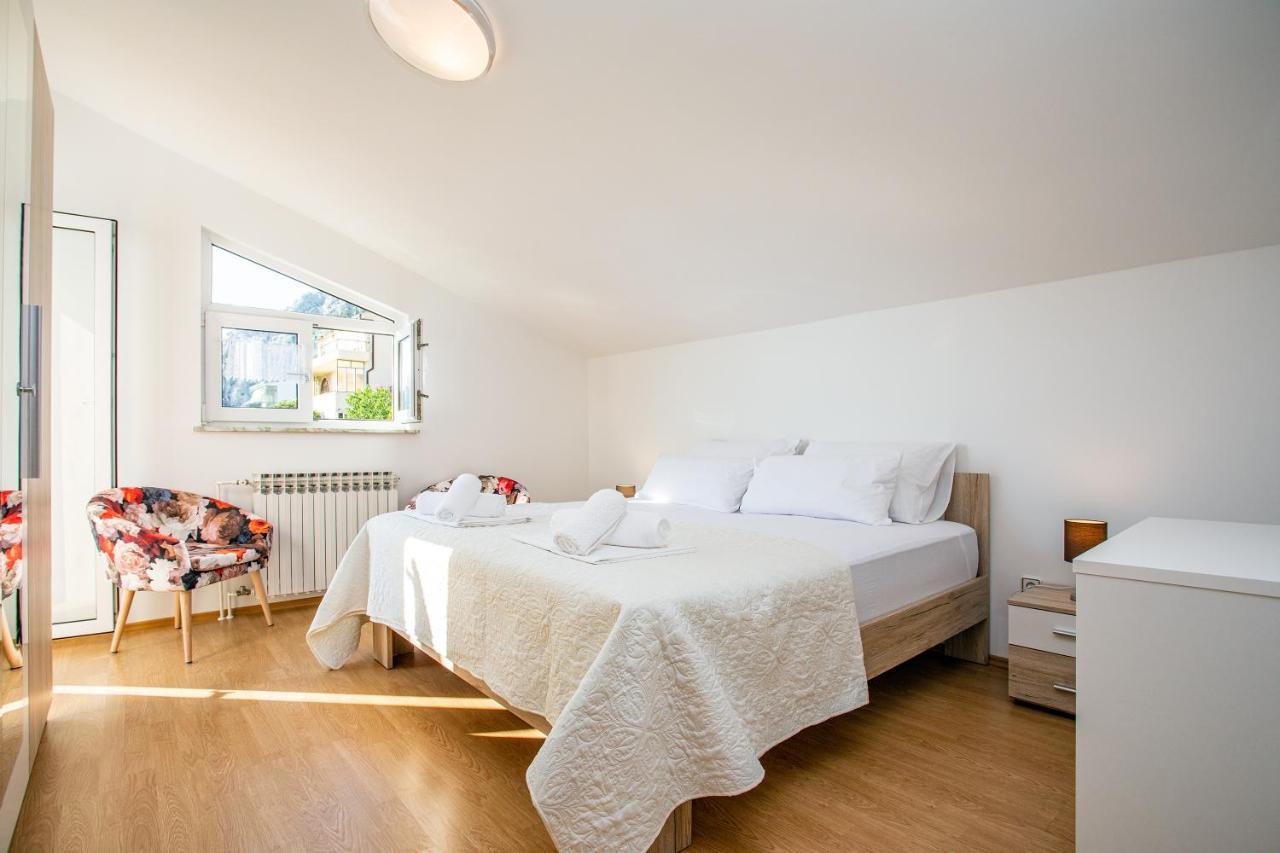 Apartments Adisa 오미스 외부 사진